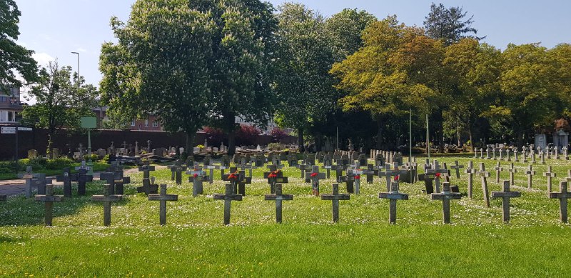 Cérémonie de dépôt de gerbes en hommage aux soldats Russes de la seconde guerre mondiale.